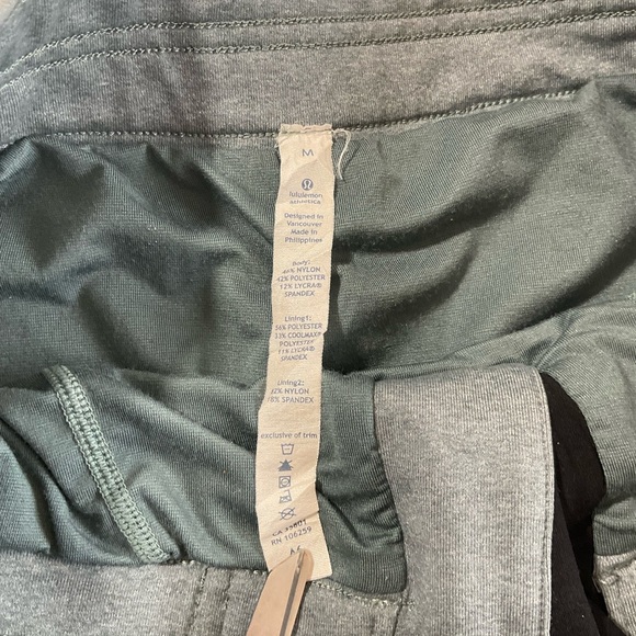 Lululemon Men’s Shorts W Liner Size Medium Sage Green Drawstring Front Yoga Wear - Picture 3 of 8